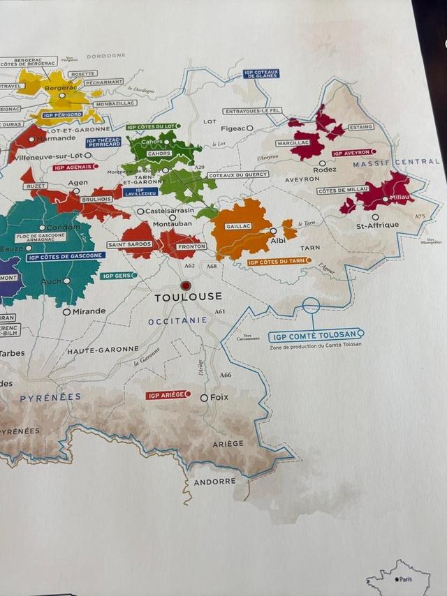 Carte officielle des vignobles du Sud-Ouest présentée à l'entrée du concours, montrant les 6 bassins et les appellations